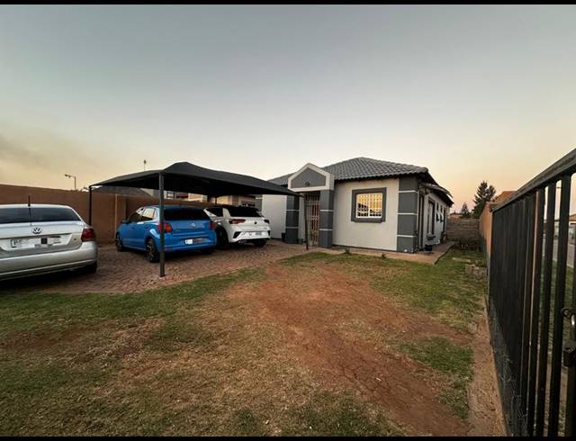 3 BEDROOM HOUSE FOR SALE IN NKWE COUNTRY ESTATE